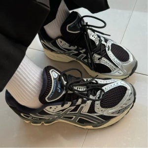 아식스 젤 님버스 10.1 크림 블랙 미드나잇 네이비 1203A543-003