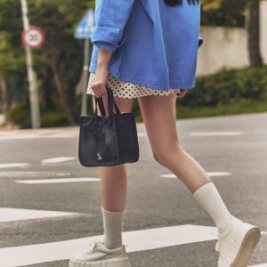 [헤지스 액세서리] [생활방수][완판재입고] 아이코닉 블랙 나일론 미니토트백 HJBA5FE20BK