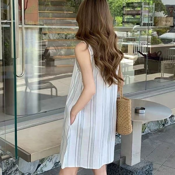 <b>레이쉬</b> 스트라이프 민소매 A라인 원피스