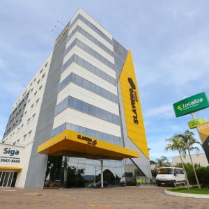 슬림 쿠이아바 아에로포르투 바이 슬라비에로 오테이스