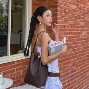 [레이디 볼륨] 소프트 플로우 버킷 백 (BROWN) 5009431959