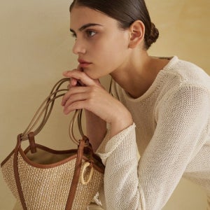 [닥스 액세서리] [완판3차리오더][ABERDEEN] 베이지 라피아 미니 토트 겸 숄더백 DCBA5F112I2