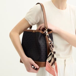 닥스 여성용 로고 패턴 가죽 버킷백 DCBA5F863 브라운 free