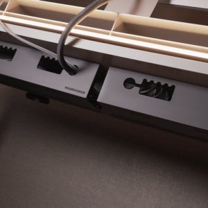 버니언스 타공 멀티탭정리함 책상 선반 트레이 콘센트 전선정리 멀티탭거치대