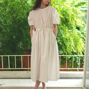 폴앤앨리스 셔링 스트링 드레스 / 화이트