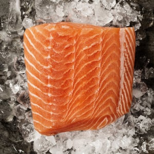 비린맛 없이 깔끔한 노르웨이 항공직송 딥스킨 생연어 500g 2팩 (총1kg)