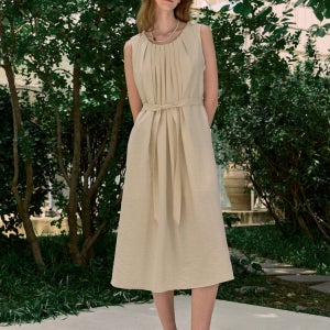 [논로컬] Leah Neck Point Sleeveless Dress - Cream N25HMOP001CR