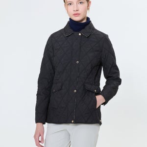 [닥스 골프 여성] [스테디셀러]로고 패치 퀼팅 점퍼 (BLACK) WNJU4D700BK