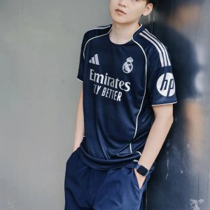 아디다스 레알 마드리드 25/26 어웨이 서포터즈 버전 캐주얼 라운드넥 슬림핏 반팔 축구 상의 JJ4182