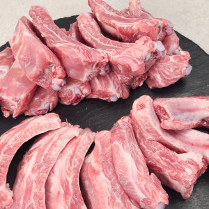 부드럽고 촉촉한 국내산 1등급 암퇘지 등갈비 1kg