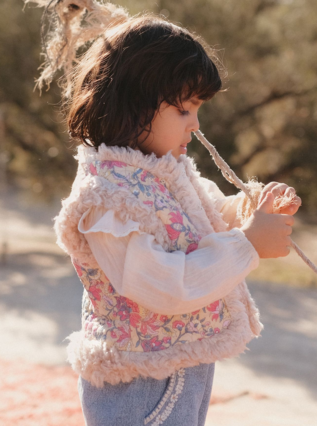 루이스미샤 맥켄지 리버시블 플로럴 베스트 GRI-W23-V0131