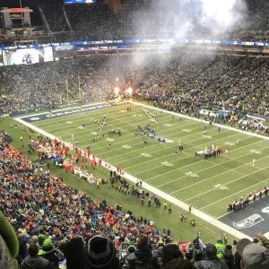 루멘 필드에서 펼쳐지는 시애틀 시호크스 풋볼 경기