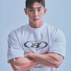 [본투윈] CAMO B LOGO T-SHIRTS [WHITE] BG2MST206WH