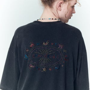 [꼼파뇨] 캣 스티치 피그먼트 반팔티 스모크블랙 C25SF13