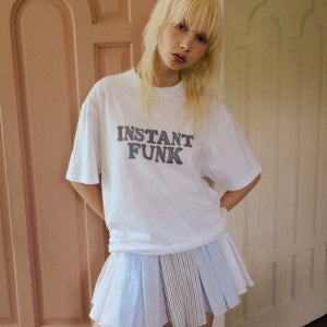 [인스턴트펑크] 시그니처 데님 그래픽 티셔츠 - 화이트 IA21FST116WH