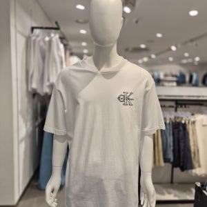 [캘빈클라인 CK진] 남성 릴렉스핏 모노그램 로고 반팔 티셔츠 4RAB821 YAA