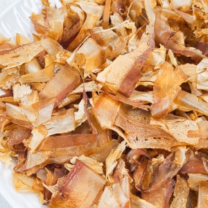 깊은 향과 감칠맛을 담은 가쓰오부시 90g