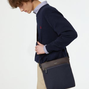 [헤지스 액세서리 남성] [스테디셀러] 네이비 가죽배색 원단 크로스백 WUBA4F915N2