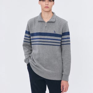 [헤지스 남성] [반값세일][스테디셀러] 그레이 스트라이프배색 면 반집업티셔츠 WHTS4D531G2