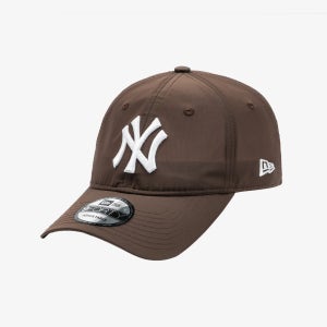 [AK평택점] [뉴에라] MLB 뉴욕 양키스 나일론 메탈 언스트럭쳐 볼캡 초콜렛