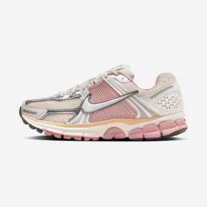 나이키 NIKE 우먼스 나이키 줌 보메로 5 NEWS HF1877-102