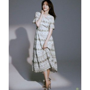 올리비아로렌 [패션플러스][올리비아로렌]비비올리비아 아일렛 펀칭 자수 셔링 원피스VVCOA5M4451