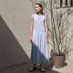 [롯데백화점] 아틀리에 나인 [25S/S]로렌 플리츠 맥시 원피스(OP-6165) LE1216789160