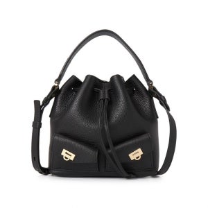 살바토레 페라가모 FERRAGAMO 허그 여성 버킷백 220915 0785878