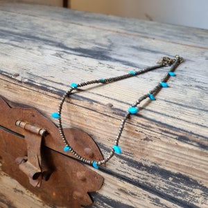 파이라이트 에스닉목걸이, 다리아