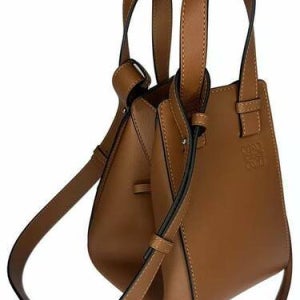 로에베 컴팩트 Hammock 백 인 클래식 카프스킨 해먹백 A538H13X10 2530 /1 (10064)