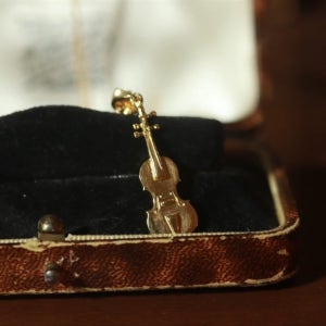 18k 바이올린과 활 오브제, 스파클 로즈