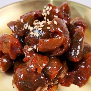 입맛 없을 때 제격인 매콤 달달 매실장아찌 500g