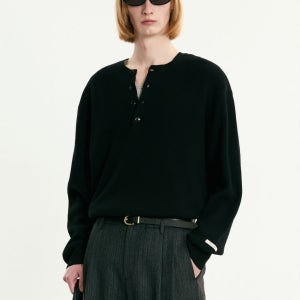 [티엔지티] Ribbed Oversized Henley-neck Knit (Black) TNSW5F109BK