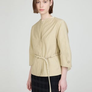 닥스 레이디스 [25SS] 베이지 히튼 버튼 벨티드 면혼방 7부 소매 자켓 DLJA5B301I2
