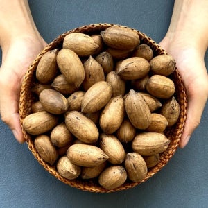 원물 그대로 담아낸 신선한 국산 통피칸 1kg