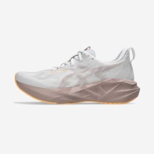 아식스 ASICS 노바블라스트 5 우먼 1012B765