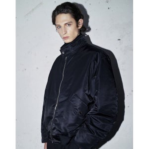 [질스튜어트뉴욕 맨]  블랙 사틴 오버핏 블루종 점퍼 JNJU3C205BK