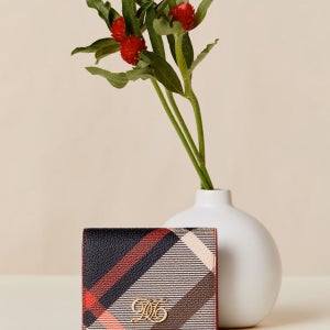 [닥스 액세서리 여성] 닥스 레드 로고장식 가죽 반지갑 WCWA4F705R2