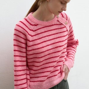 [닉 앤 니콜] STRIPE BUTTON SWEATER_PINK 분홍 FW95