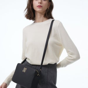 [닥스 액세서리 여성] [스테디셀러] 블랙 DD로고 소가죽 크로스백 WCBA4F472BK