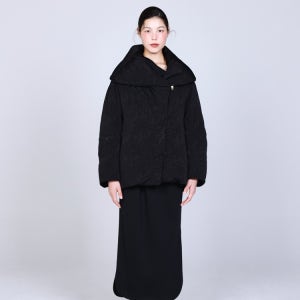 마메 쿠로구치 블랙 다운 자켓 MM25FW-CO012