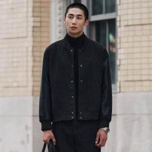 [에스티코] 레더 소매 바시티 점퍼 차콜 그레이 (세미오버핏)