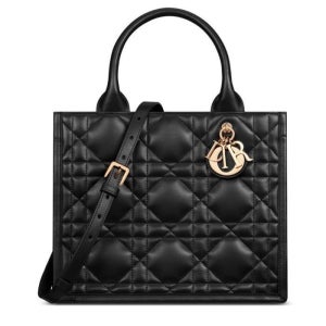 디올 북 토트 스몰 블랙 토트백 DIO62BYMBCKZZZZZ00 26 FW Book Tote 디태처블 레더 스트랩 패치포켓 134855046