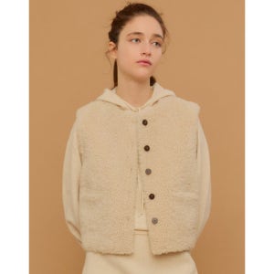 질스튜어트 여성 24FW 양모피 베스트 베이지