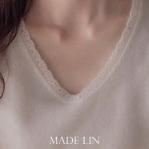 [베스트특가 4천원 할인]MADE LIN로츠벨드 러블리 물결넥 부드런 샤링니트[size:F(55~66)]