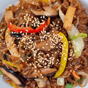 특제 간장으로 감칠맛 넘치는 옛날 잡채 600g (2~3인분)