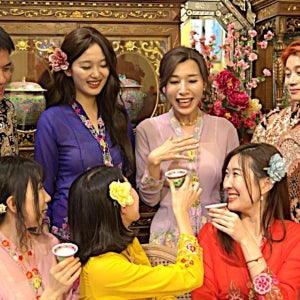 페라나칸의 초상: 께바야 & 바틱에 살아 숨 쉬는 문화유산