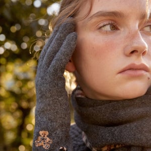 [닥스 액세서리] 닥스 그레이 울 닥스베어 자수 스마트폰터치 장갑 DCGV5F902G2