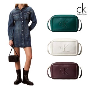 캘빈클라인 가방 여성 엠보싱 로고 카메라백 블랙 화이트 마야블루 버건디