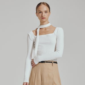 [누브] 스퀘어 넥 스카프 티셔츠 - 아이보리 / Square Neck Scarf T-Shirts - Ivory